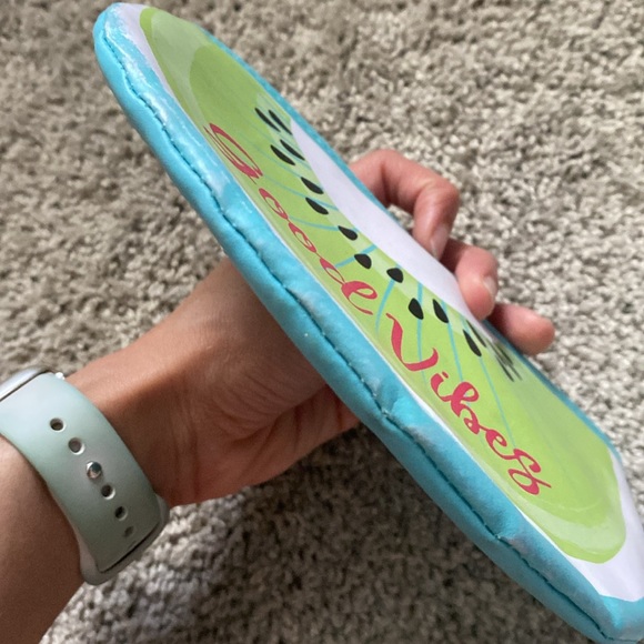 Good Vibes Kiwi 🥝 design cosmetic bag - Picture 7 of 16